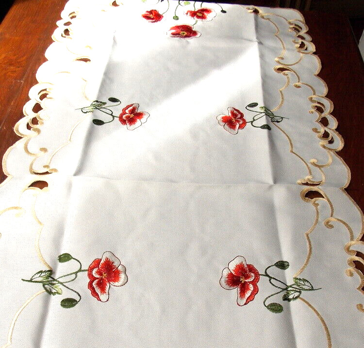 Chemin de table brodé pavots blanc cassé 50x150cm en polyester