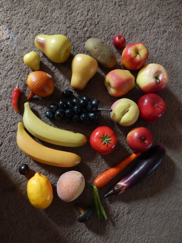 lot of 22 artificial/Faux fruit and vegetable Prop/Display pieces REALISTIC LOOK