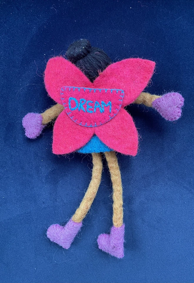 Muñeca Hada de los Dientes de Fieltro, Pelo Negro, Bolsillo de Sueño para Diente Foto 2 de 4