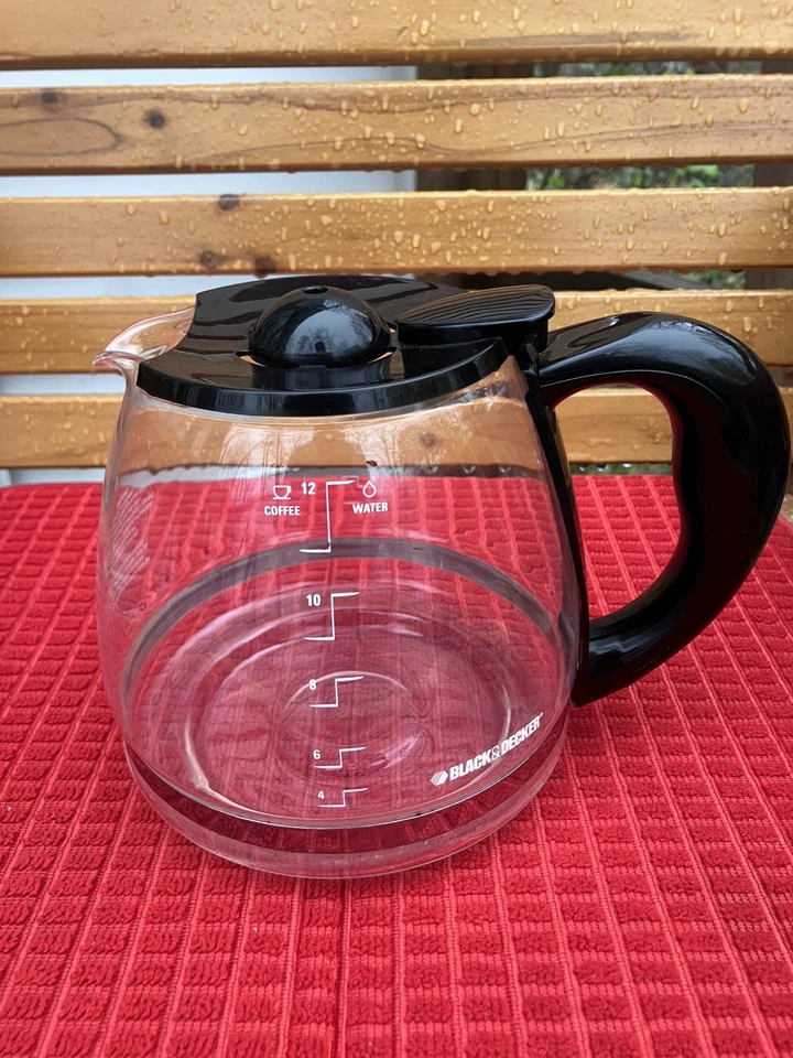 Jarra de cafetera Black and Decker de 12 tazas para cafetera de goteo Foto 3 de 4