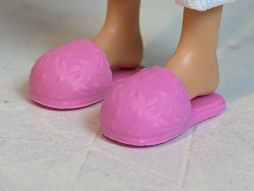 Nuevas ZAPATILLAS BARBIE Fashionistas ROSA Scuff Spa DORMITORIO Casa Para PIES PLANOS Muñeca - Imagen 1 de 9