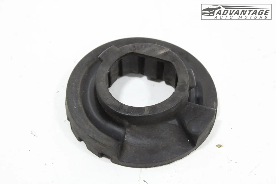 Chevy Equinox 2018-2025 tracción delantera muelle helicoidal trasero montaje inferior asiento aislador OEM Foto 2 de 4