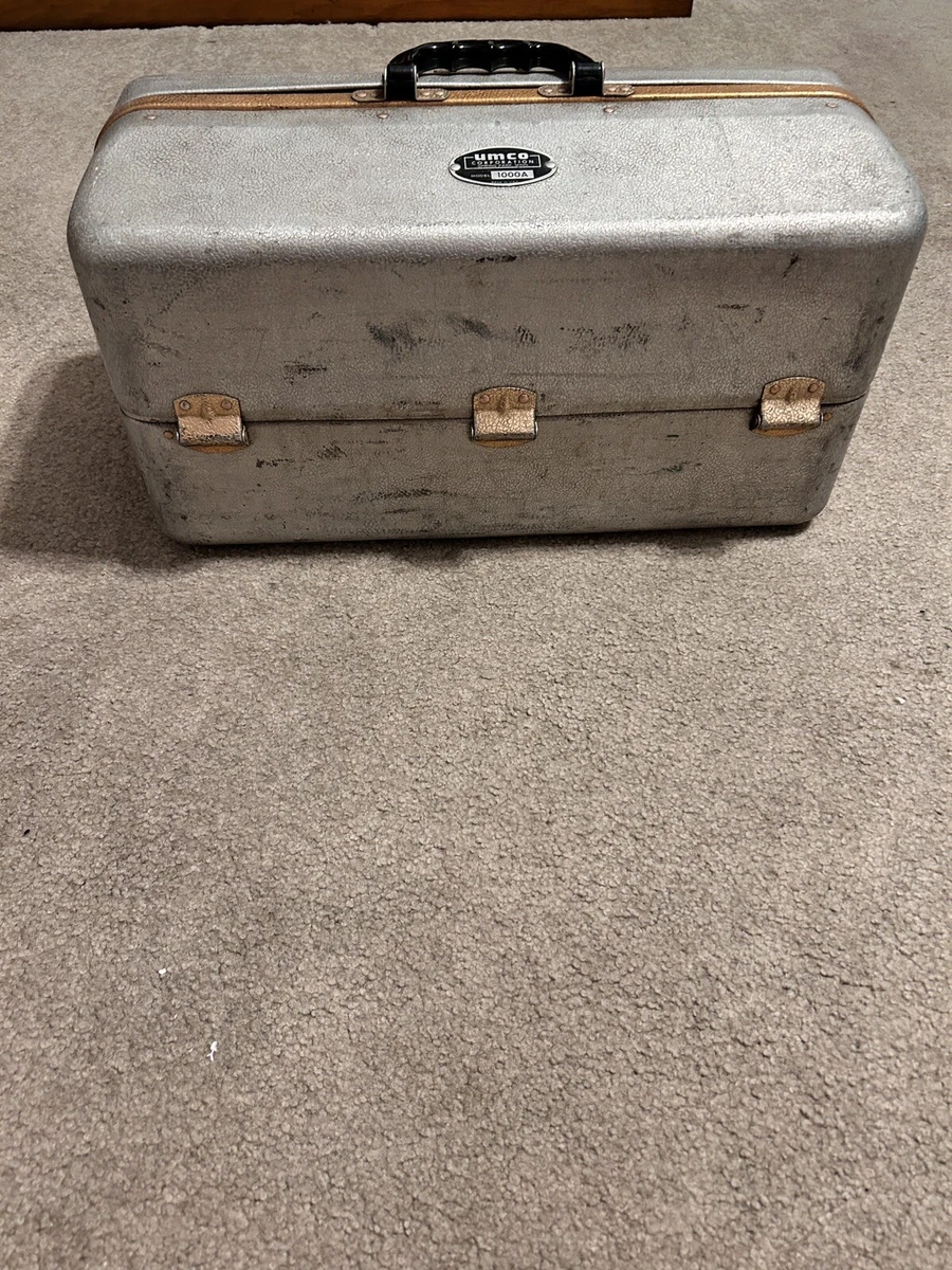 Vintage UMCO Corp. Model 1000A Fishing Box with 87 Vintage Lures plus many items