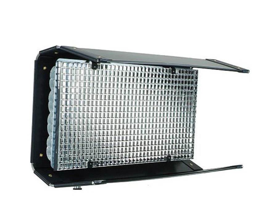 Kino Flo Diva-Lite 401 with Travel & Lamp Cases Kit (120VAC) - Image 2 of 4