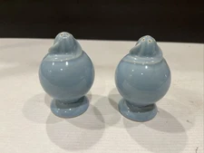 VTG. PAIR TAYLOR SMITH LURAY PASTEL BLUE SALT AND PEPPER SHAKERS 1940