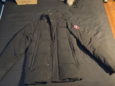 Canada Goose Wyndham Parka Black Full Zip Size Small with Fur