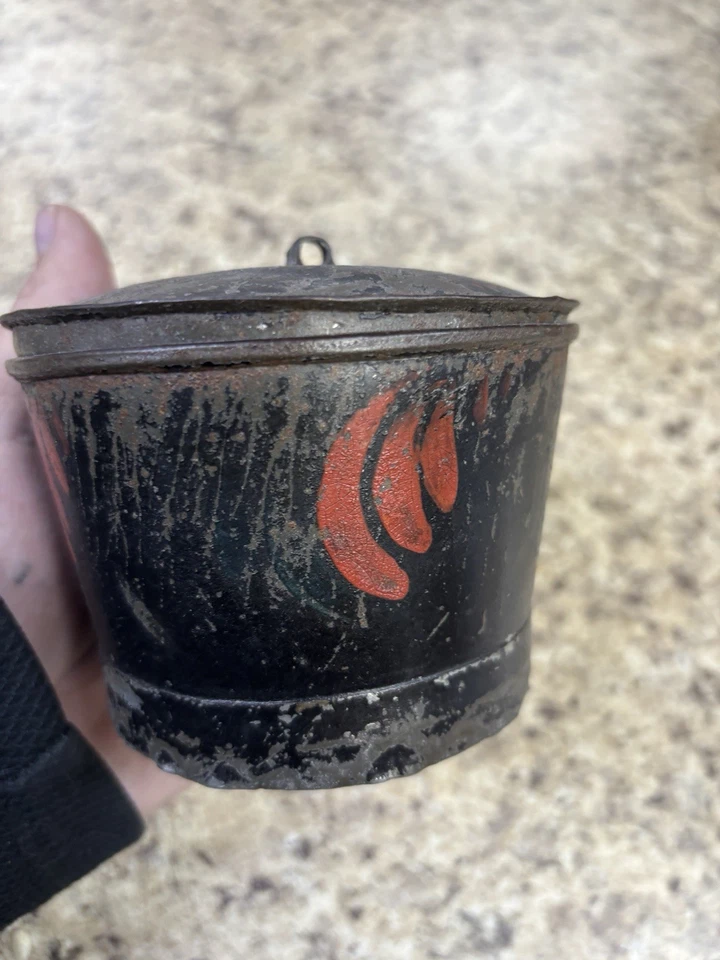 Antiguo tole pintado redondo lata 4x4x3,5" aproximadamente. Foto 3 de 4