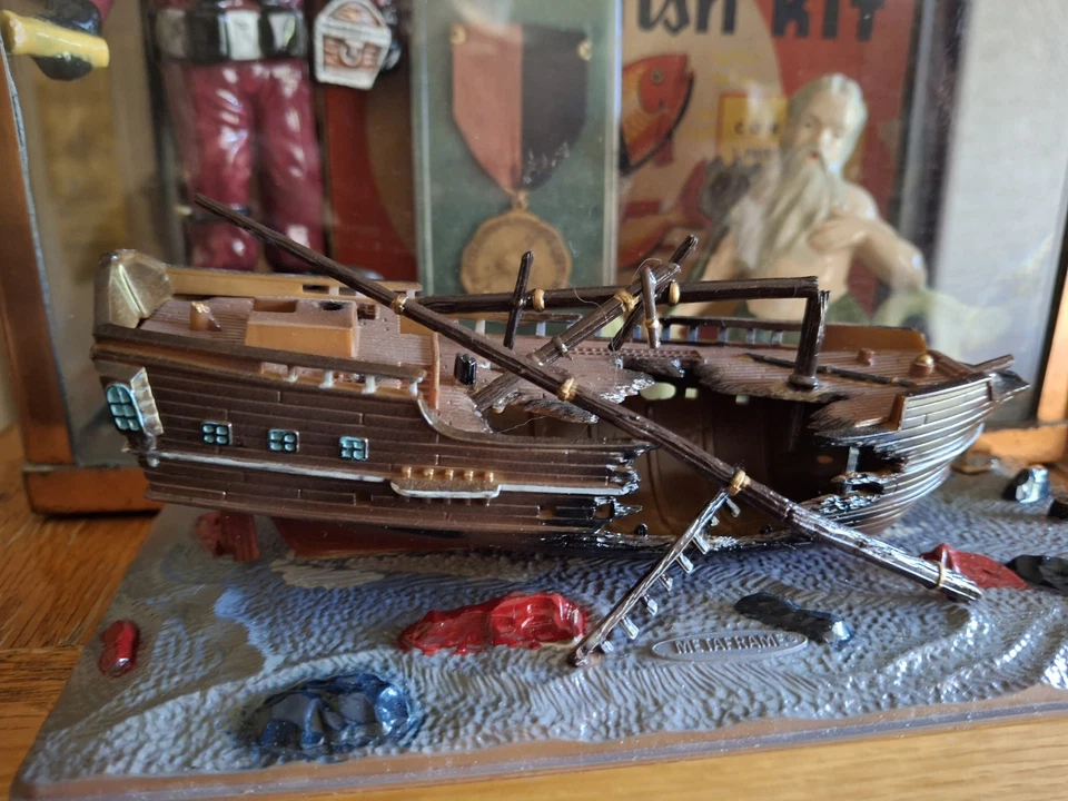 Vintage Old Aquarium Fishbowl Metaframe Aquascaper 7" Sunken Boat Ship Bubbler - Image 3 of 4