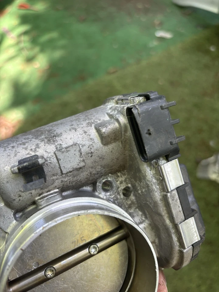 Mercedes-Benz E350 2014 carrocería del acelerador U0300 Foto 3 de 3