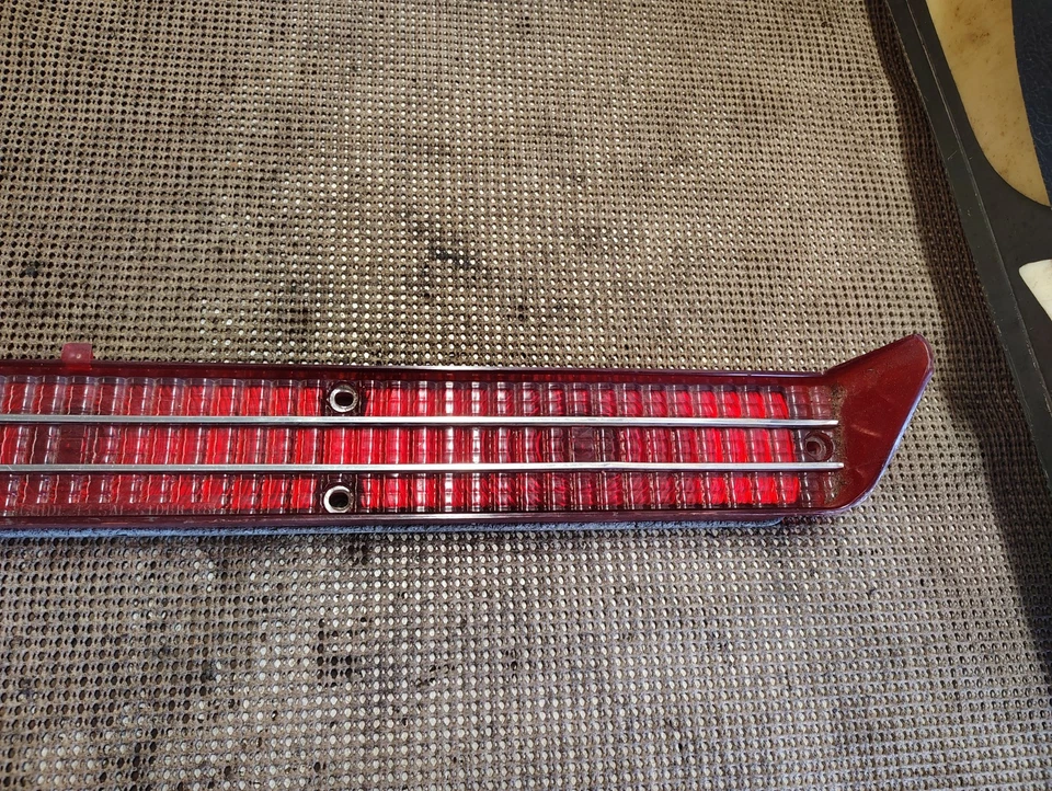 Buick Skylark GS 350 400 1968 1969 luz trasera especial derecha lado pasajero 5958982 Foto 2 de 4