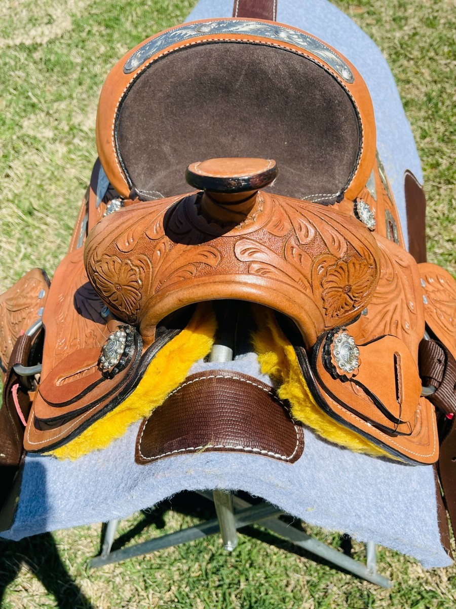 Selle traditionnelle Western Mini Pony Trail Barrel pour enfants 20,3 cm Siège en daim Floral Tooled Selle avec conchos argentés ME-WLS-229