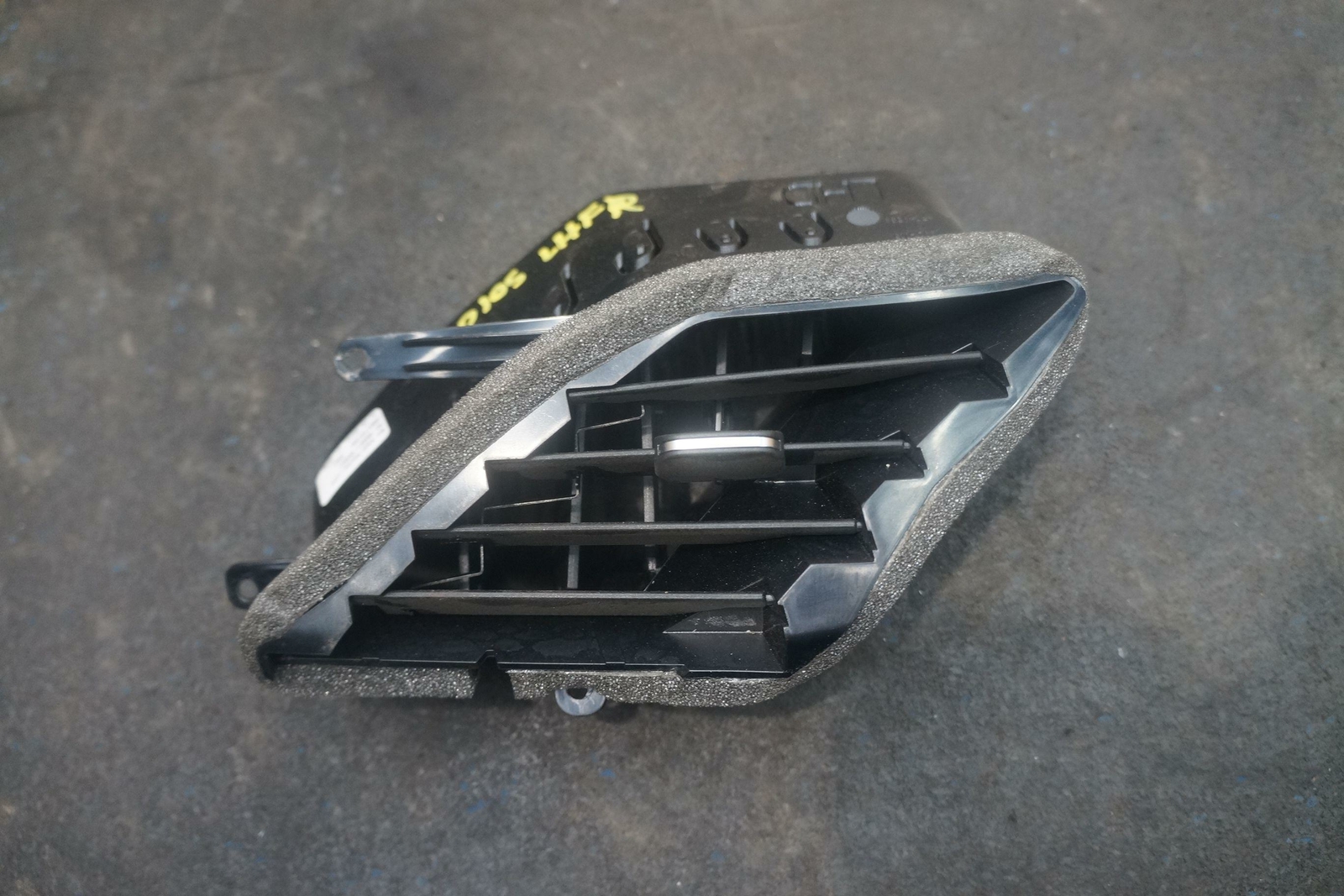 Center Dash Panel Air Vent Outlet Grille 86172100 OEM Ferrari 488 2016