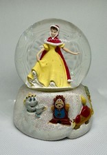 Disney Beauty & The Beast - Belle Snowglobe