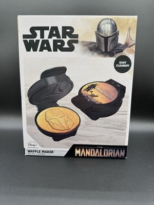 Disney Star Wars - The Mandalorian - THE CHILD Non-Stick Waffle Maker