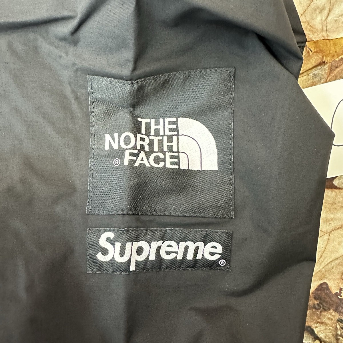New XL Supreme x The North Face Mountain Light Jacket TNF New XL Supreme x The North Face Mountain Light Jacket TNF