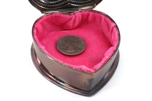 Avon TENDER MEMORIES Trinket Box Heart Shape Hinged in Box Vintage 1987 - Picture 10 of 13