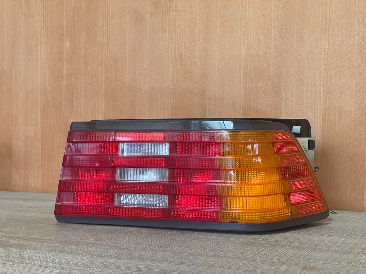 A1298202264 Right Tail Light For 90-95 Mercedes SL500 500SL SL320
