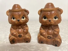 Vtg Artmark Baby Smokey The Bear Ceramic Salt Pepper Shakers. JAPAN. Hat Belts