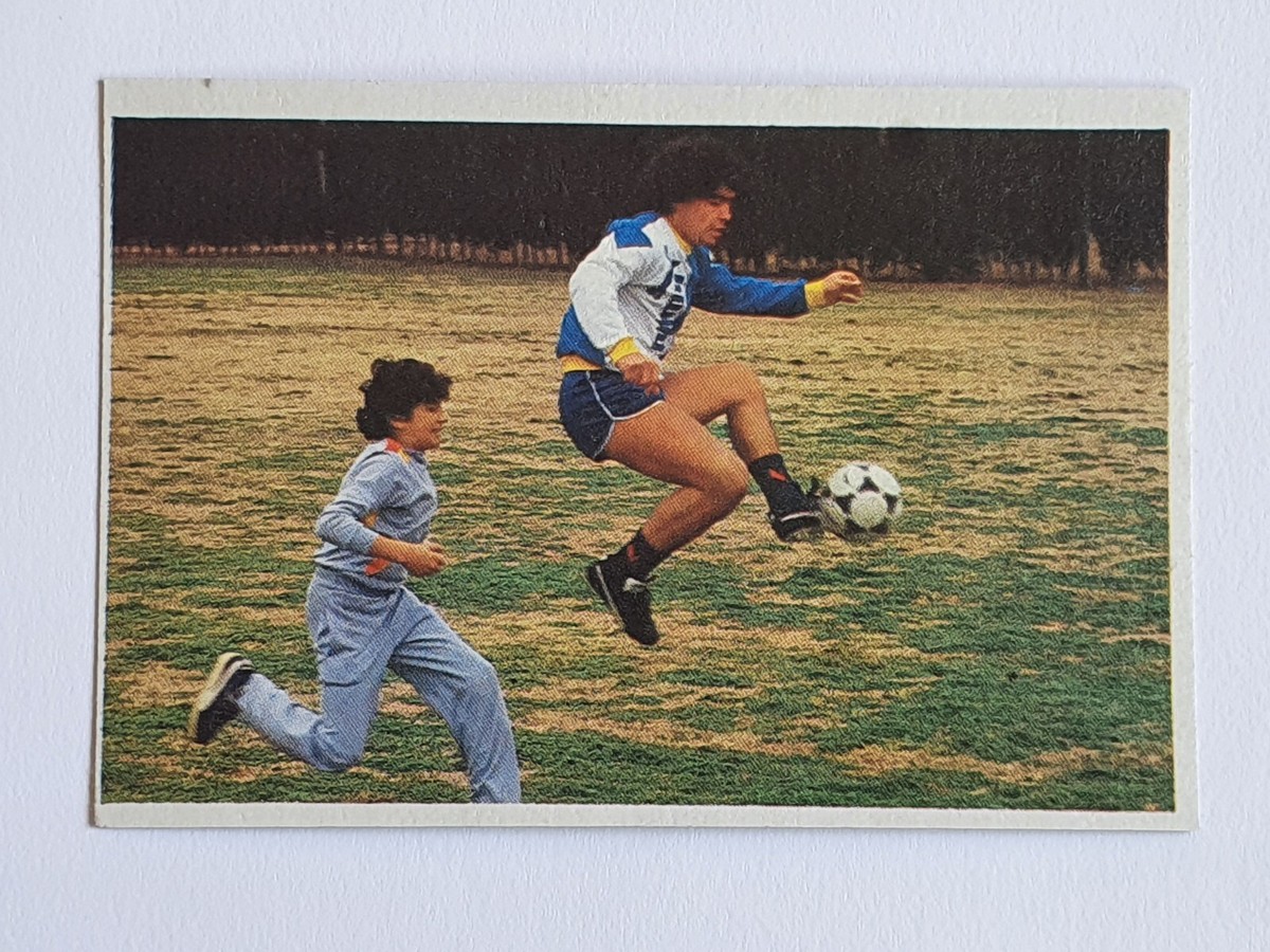 Diego Maradona Argentina Playing With Kid #37 Cromo Esport very