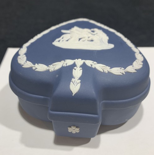Wedgwood Portland Blue Jasperware Spade Muses Pegasus Trinket Jewelry Box. EUC - Picture 7 of 8