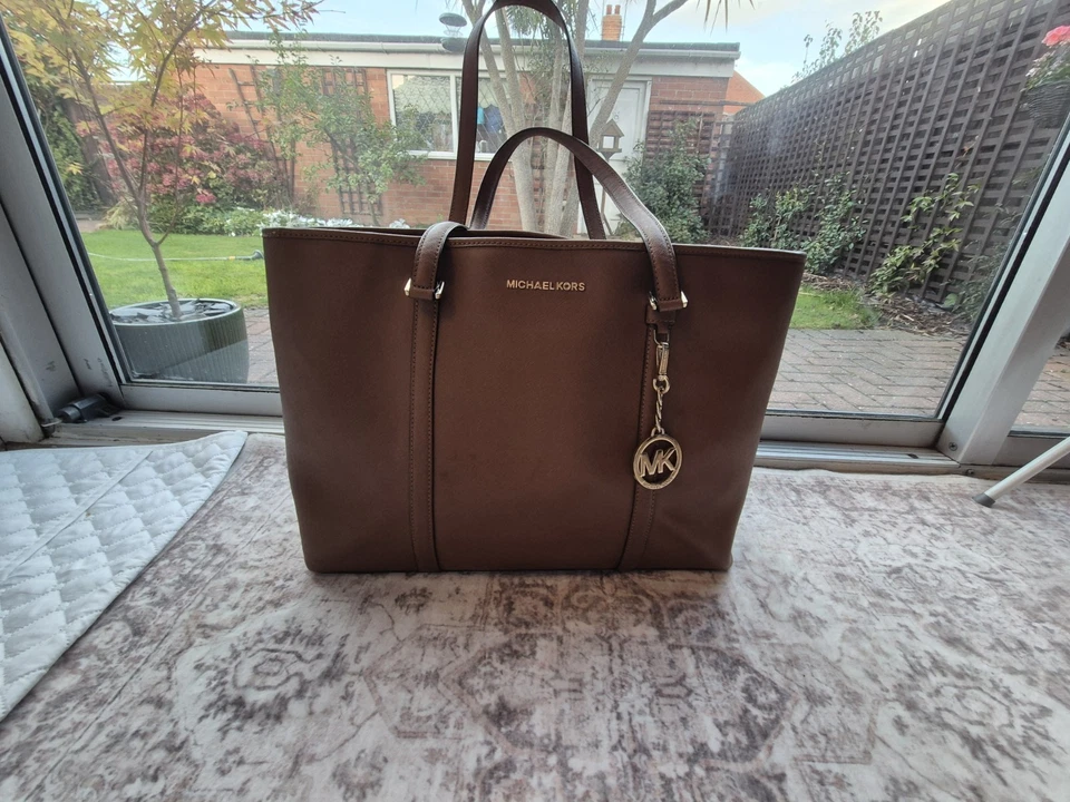 Michael Kors Jet Set Travel Brown Saffiano Large Zip Tote MK Charm, photo 3 of 5