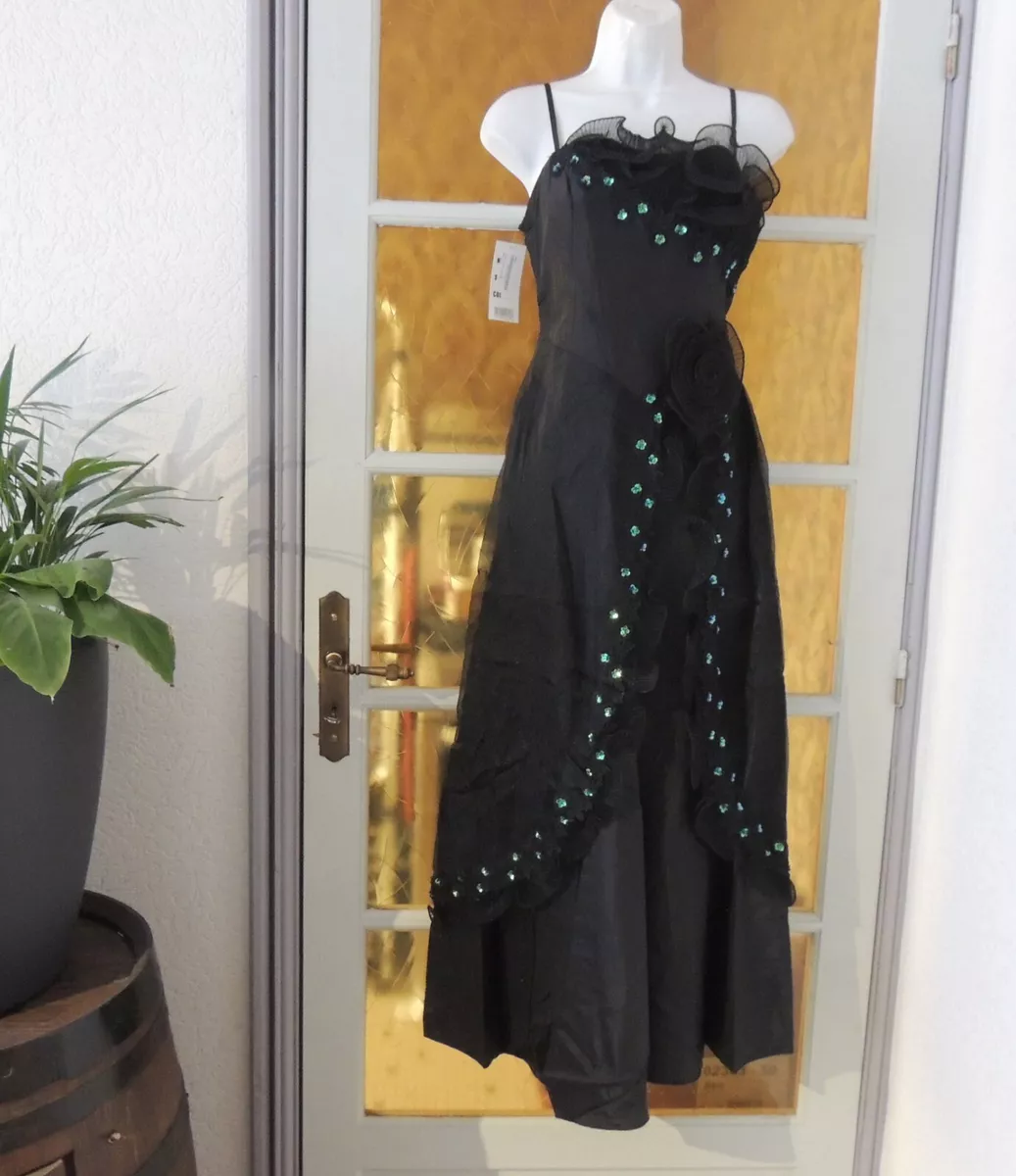 Robe de soir e noire longue avec volants de voile pliss s taille
