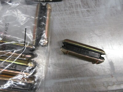 6 Bucket Teeth With Pins For Backhoe, Skid Steer & Mini Excavator - Fits John Deere, Case, Terex Models