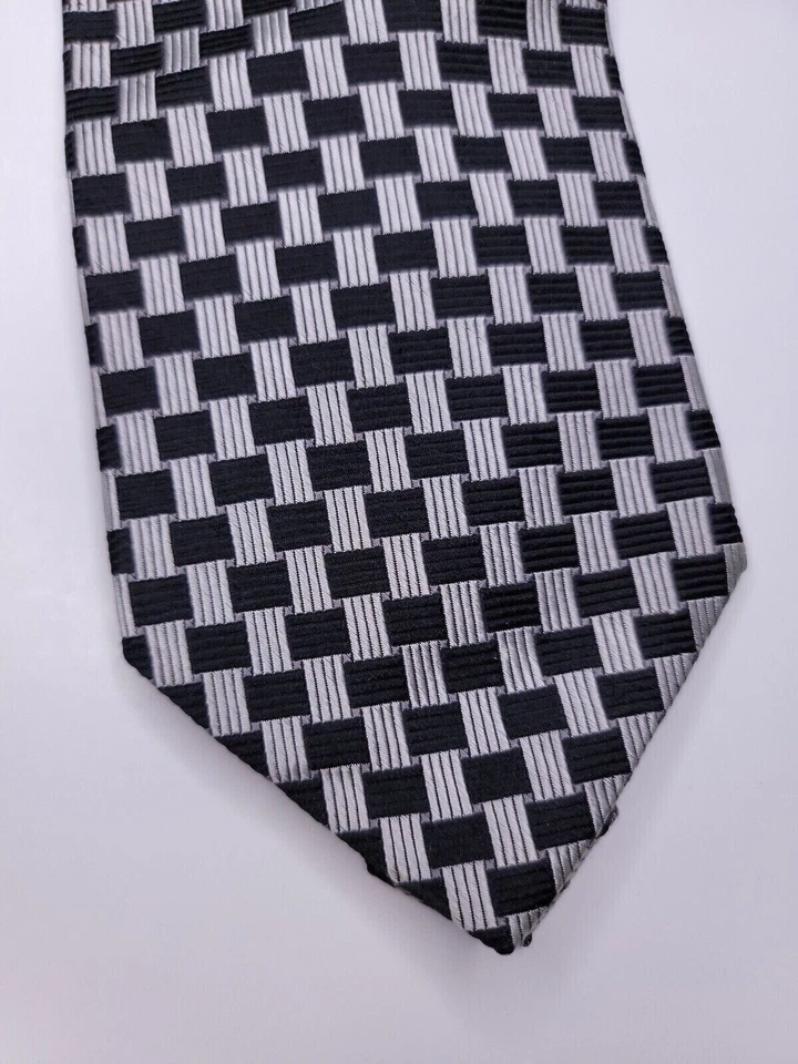 Gravata formal masculina Fratelli Moda 58"Lx4"W prata/preta - Imagem 2 de 4