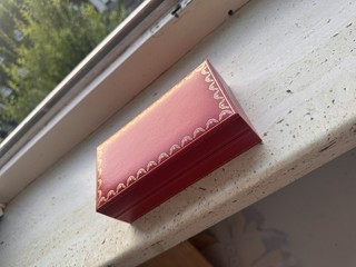 Cartier Aufbewahrungsbox Leder Rot/Weiß rechteckig gefüttert für Armband