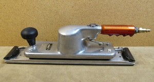 HUTCHINS USA 800 INDUSTRIAL PNEUMANTIC SPEED ORBITAL LONG BOARD AIR SANDER-VIDEO
