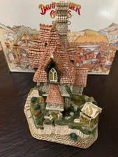 David Winter House of Usher British Hand made and Hand Painted D1035 1997