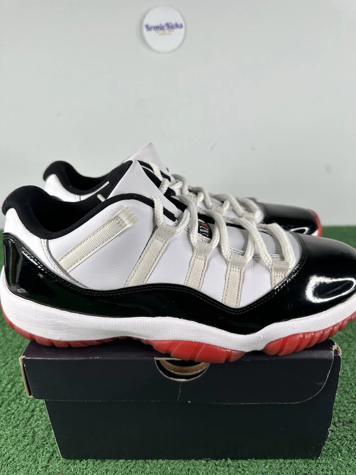 Talla 10.5 - Air Jordan 11 Retro Low Concord Bred AV2187-160 Foto 2 de 4