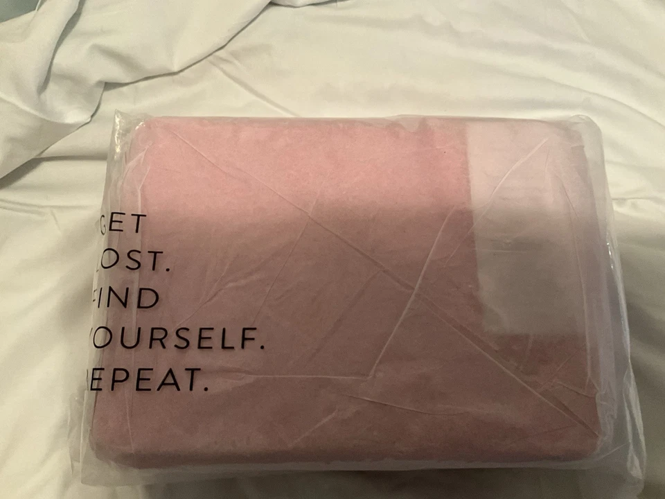 BEIS BARBIE PINK MAKE UP CASE - Image 4 of 4