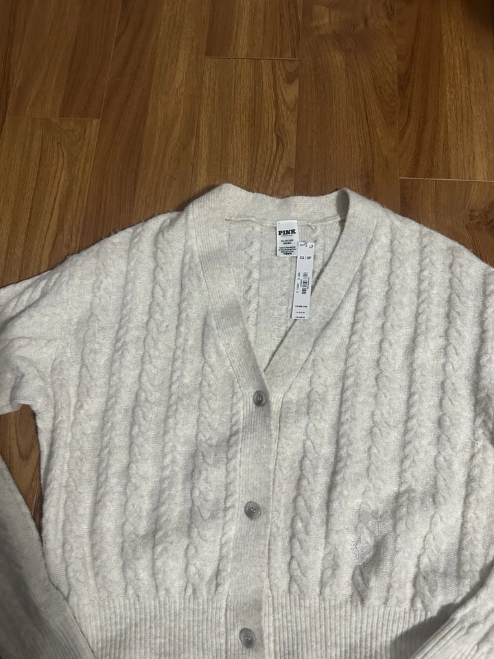 Conjunto de cárdigan y pantalón corto Victoria Secret tejido con cable crema y azul MUY SUAVE NUEVO CON ETIQUETAS talla XS Foto 2 de 4