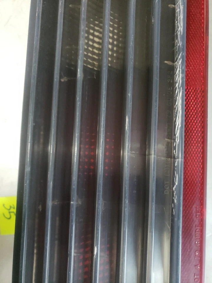 5970796 1979-81 Pontiac Firebird Trans AM lanterna traseira lateral do motorista usada pelo fabricante de equipamento original - Imagem 4 de 4