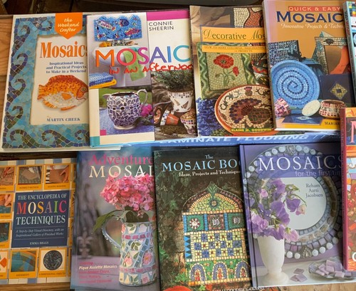 15 hardcover and softcover books on the craft of mosaic making. - Picture 3 of 4
