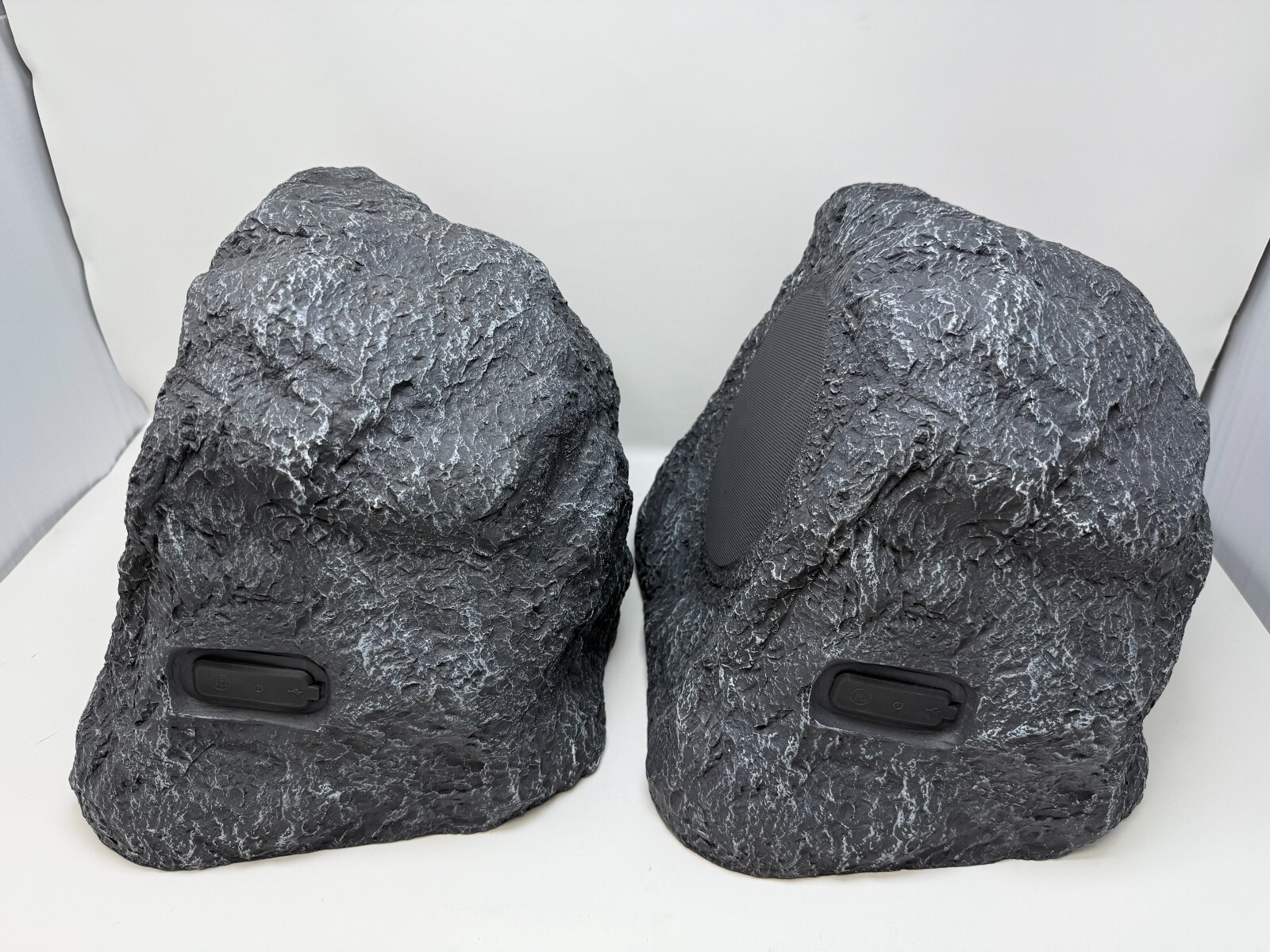 Pair of Innovative Technology ITSBO-513P5 Bluetooth Rock Speakers