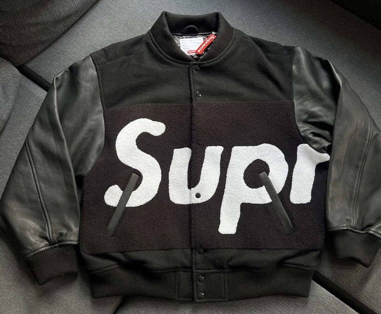 Veste universitaire Supreme Big Logo Chenile noire   Petite   Tout neuve PRÊTE À EXPÉDIER