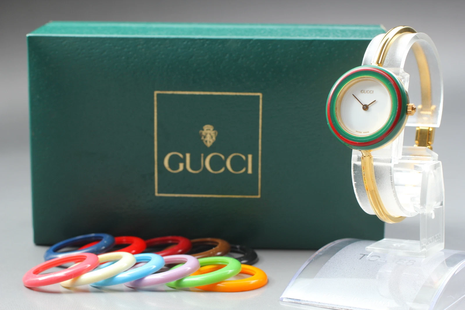 Boîte papier [presque comme neuve] GUCCI 11/12.2 lunette à changer 12 couleurs femme Qz montre JAPON
