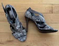 BCBG Maxazria Womens Leather Snake Print Heels PeepToe Sz8 Stiletto
