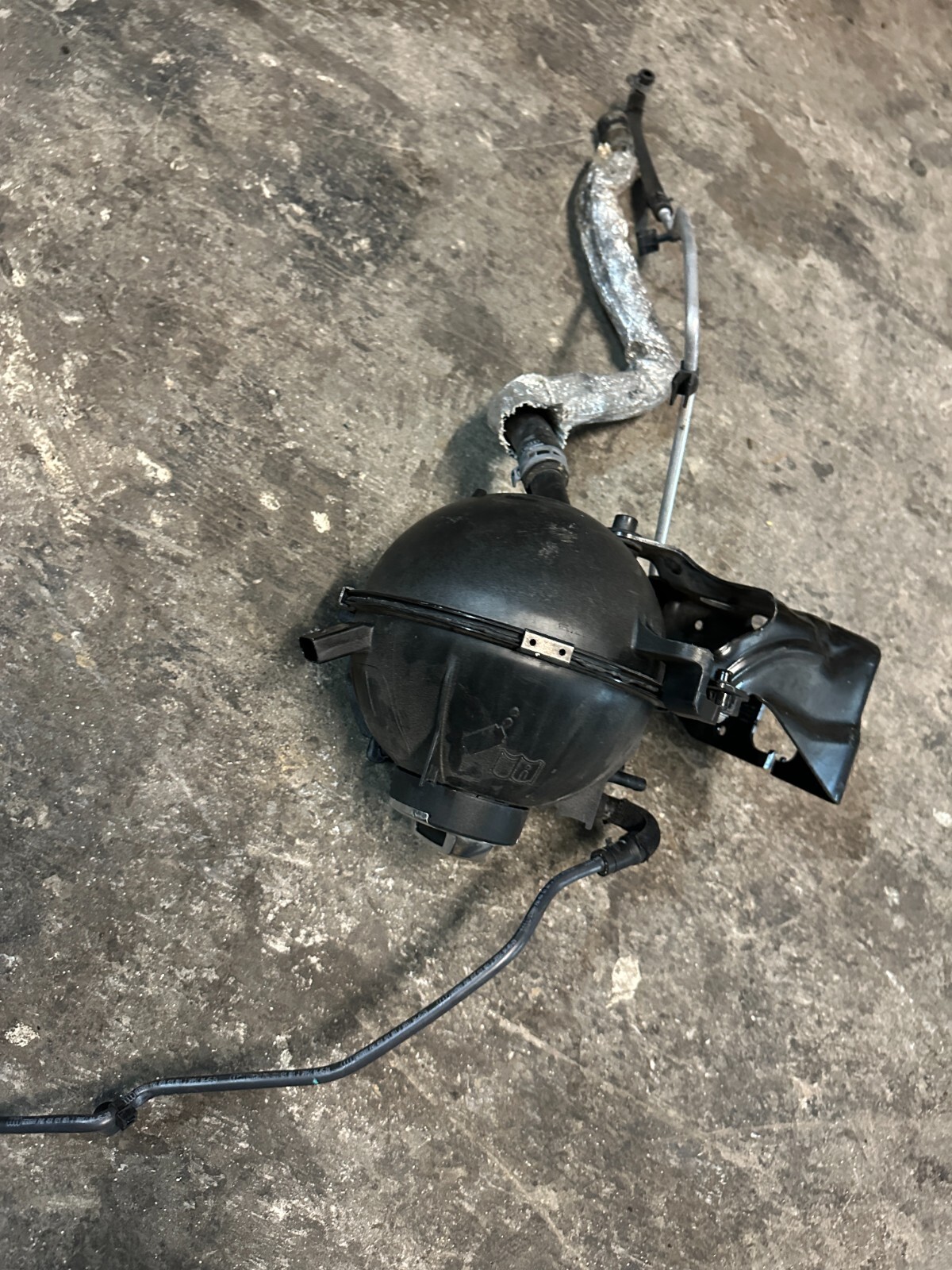 2021 AUDI R8 COOLANT RESERVOIR W/ HOSES LINES 4S0 121 403 A 4S0121403A