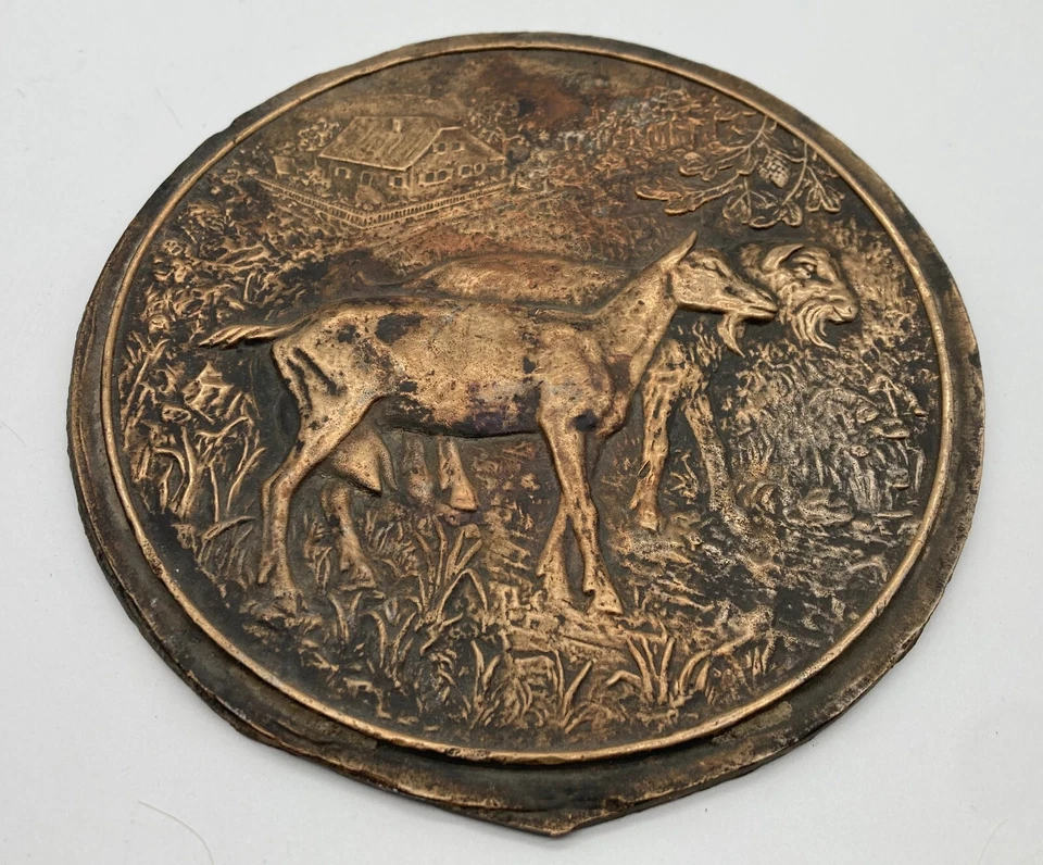 Relief En Bronze Rond Paysage Avec Des Chèvres Et Une Ferme Antique 14,3 Cm De Ø - Photo 3/4