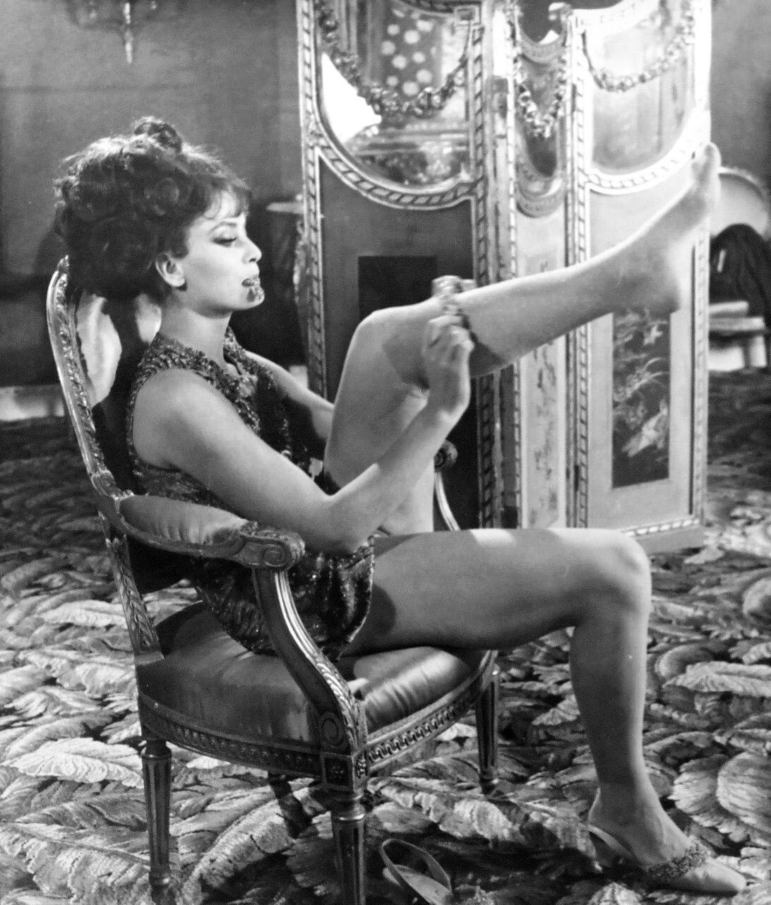 Beautiful Gina Lollobrigida 8x10 Glossy Photo