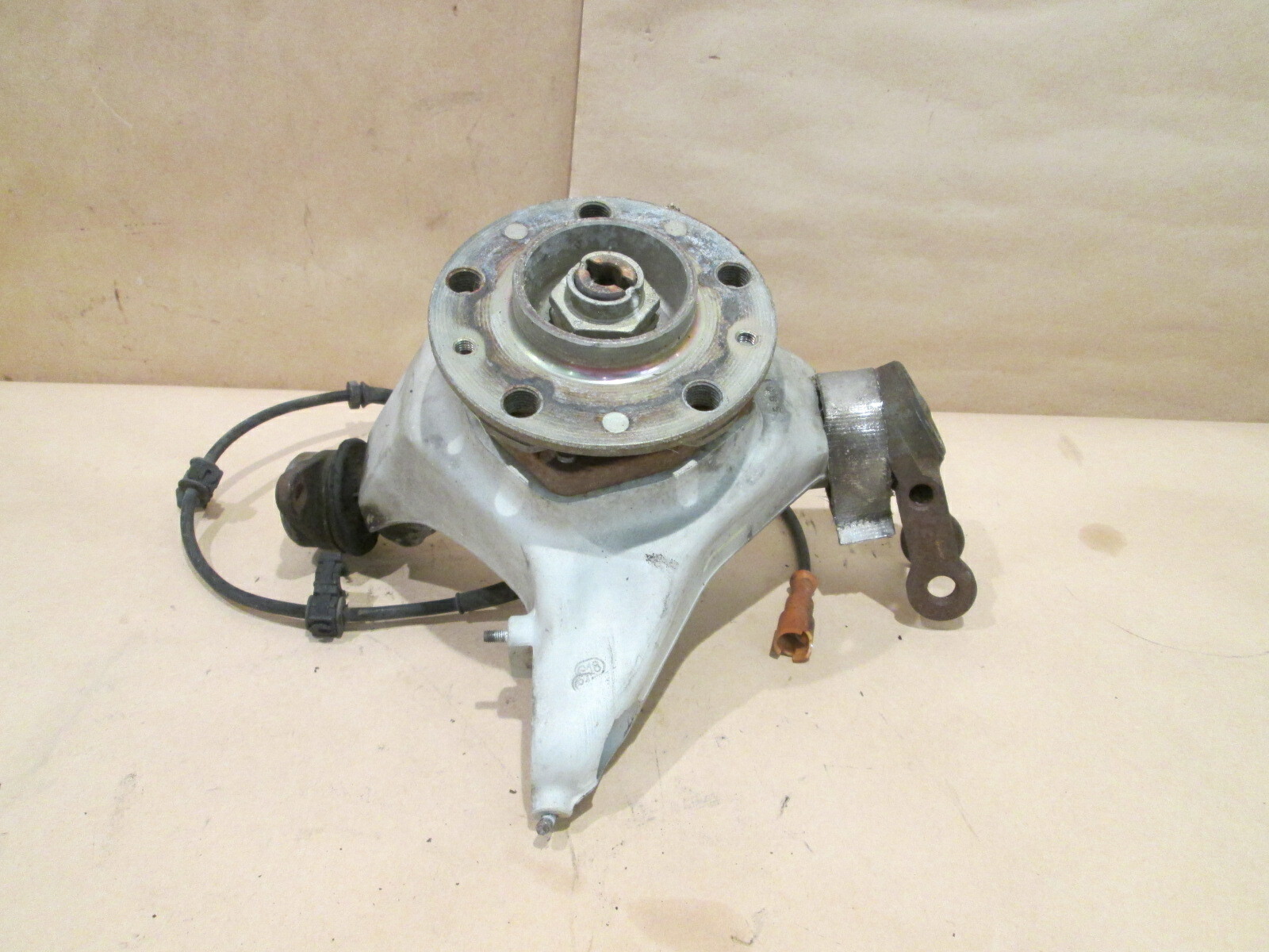 Ferrari 355 LH Front Stub Axle /  Steering Knuckle / Wheel Bearing 175488