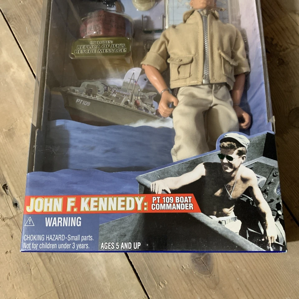 SELLADO NUEVO GI Joe Segunda Guerra Mundial JFK John F Kennedy PT 109 Barco Comandante Figura 12 Pulgadas Foto 3 de 4