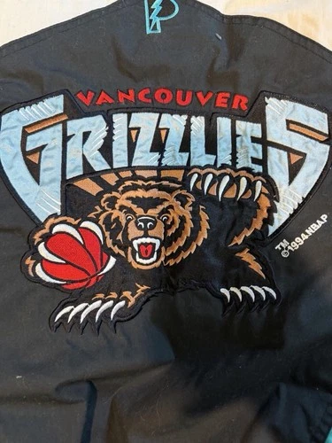 Vintage Vancouver (Memphis) Grizzlies Pro Player Puffer Jacket, Grizzly Graphics image 8