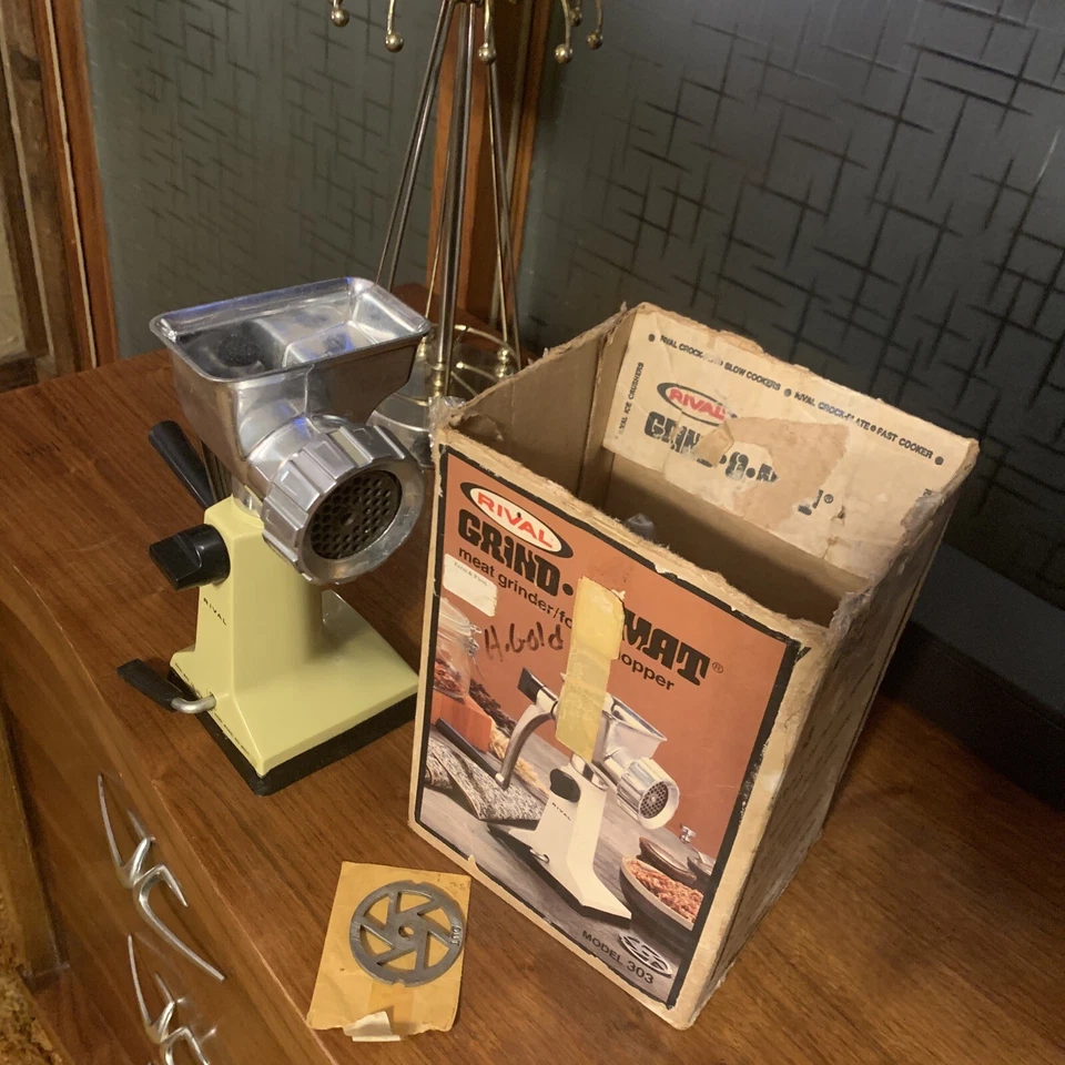 Rival 303 Grind-O-Mat Molinillo/Picadora de Alimentos Cosecha Oro Completo con Caja de Succión Foto 2 de 4