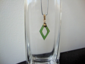 Authentic VTG 1970s HANDMADE GREEN JADE FENG SHUI DIAMOND YELLOW GOLD PLATED CHARM/PENDANT