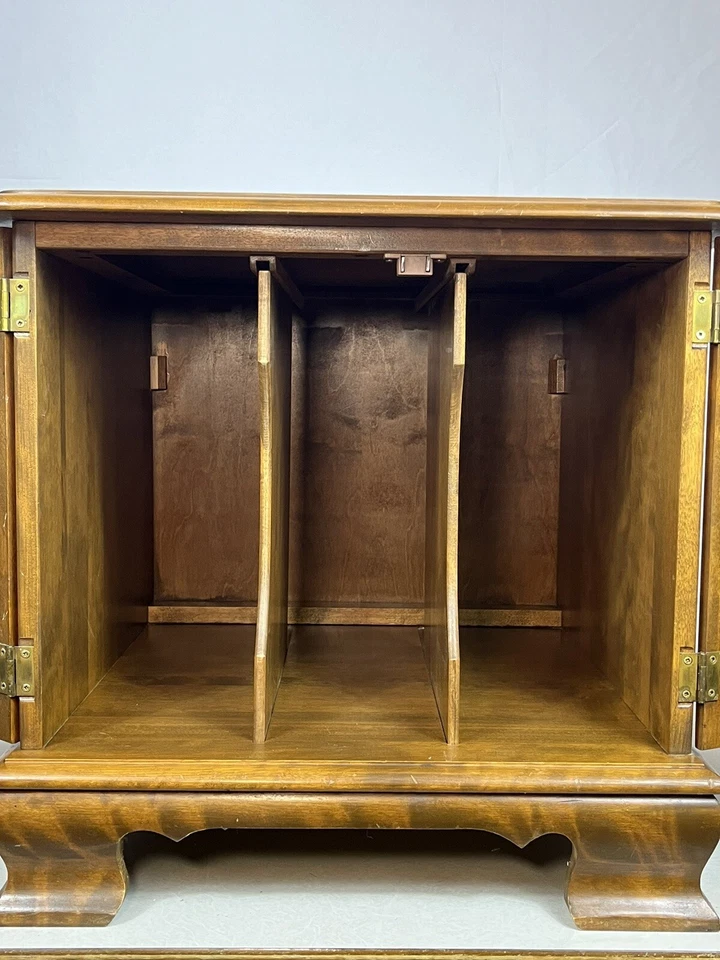 Винтажный торцевой столик для шкафа записей Ethan Allen Heirloom из мускатного ореха клена 10-8646 - Изображение 2 из 4