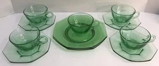 Heisey Ribbed Octagon Moongleam Green Tea Cups (5) Saucers (4) Small Plates (2)